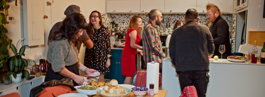 Un Tabouret d’Appoint Astucieux pour Vos Invités