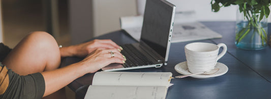 5 Astuces pour organiser un coin bureau ergonomique dans un espace réduit